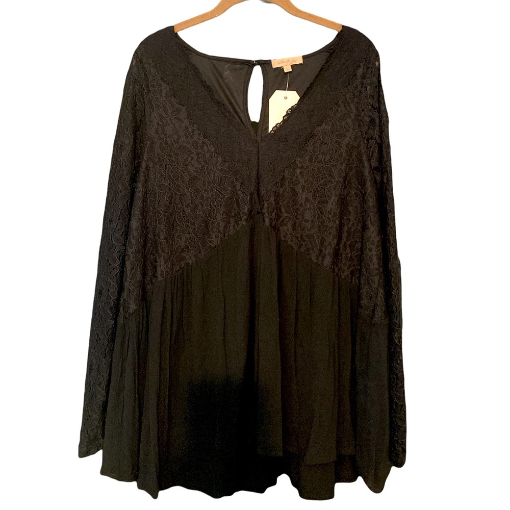 NWT Wonderly Curvy Lace Top 1X V-neck Black long sleeve